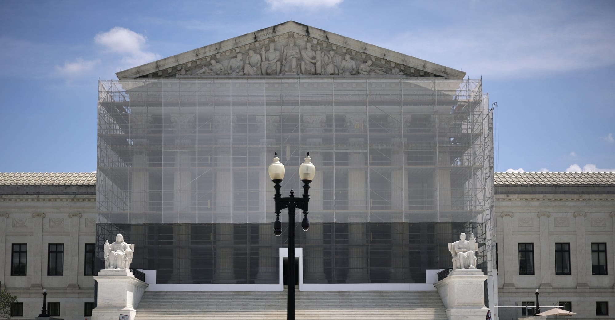 Supreme Court maintains temporary block on Trump's Alien Enemies Act deportations