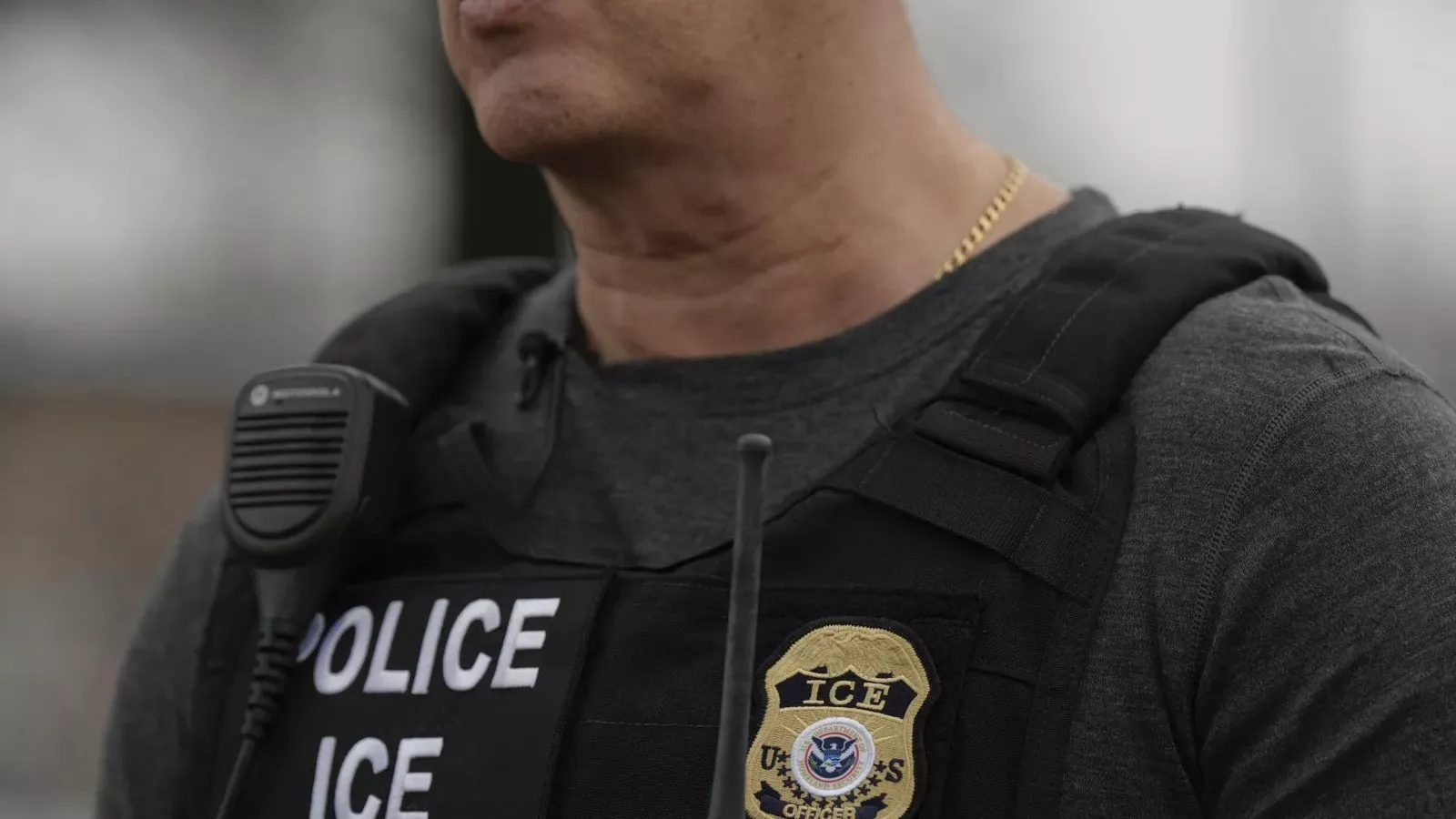 ICE Agents Abandon Child on Street After Arresting Adult ...