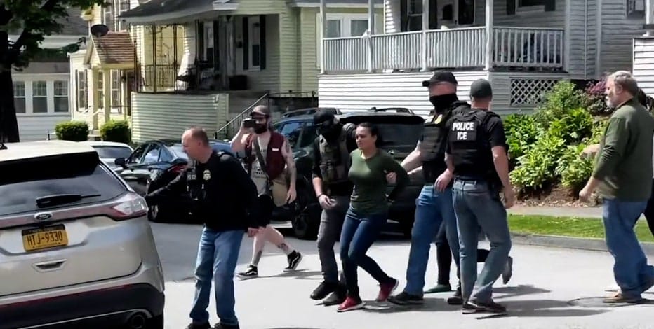 Chaotic video shows neighbors trying to stop ICE from ...