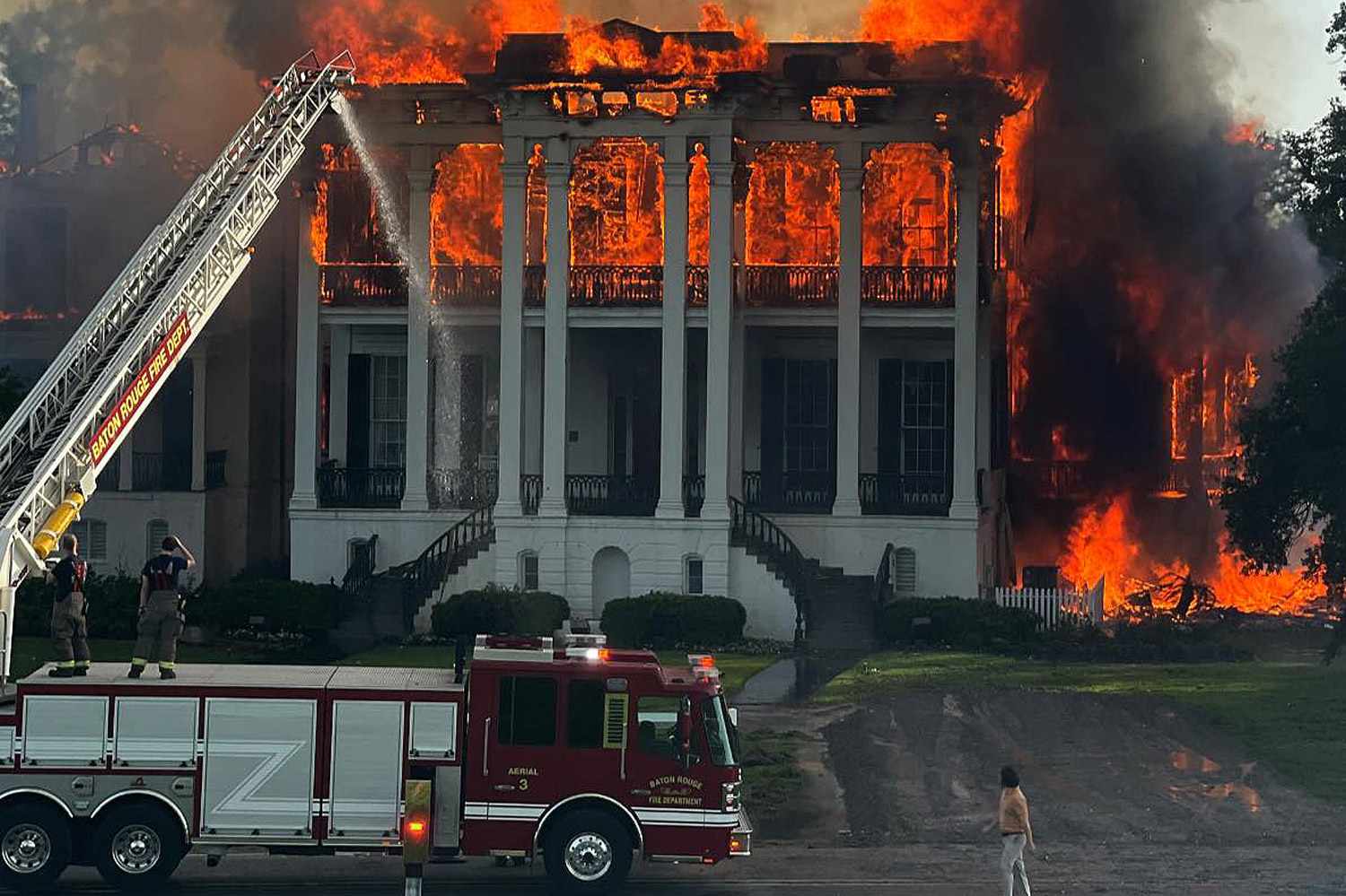 Largest Plantation In the U.S. Burned Down on Video